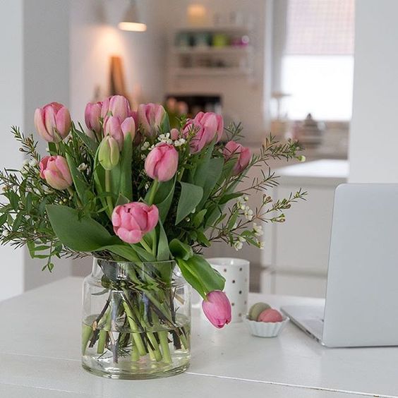 Inspirace na krásné tulipánové dekorace: Stačí naskládat do vázy! Inspirace na krásné tulipánové dekorace: Stačí naskládat do vázy!