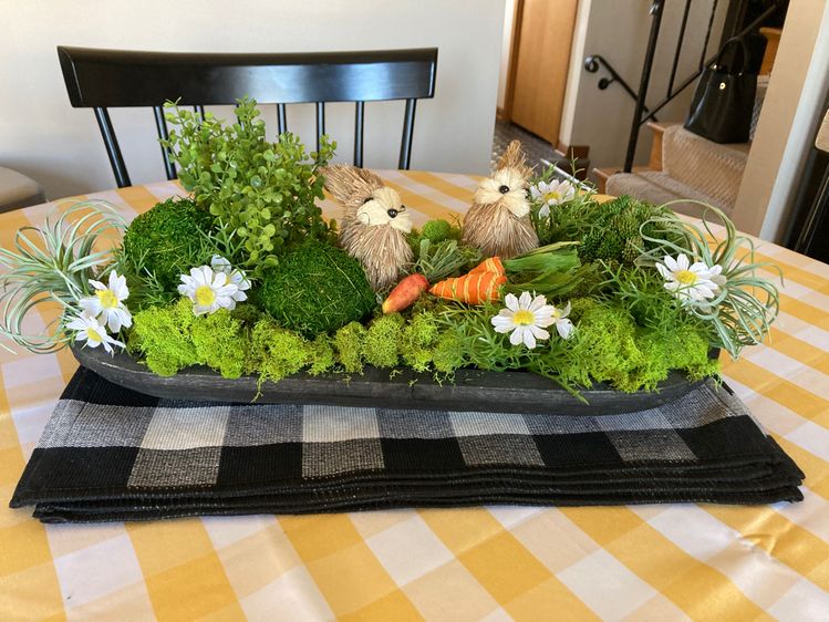 Využijte dřevěný podnos nebo mísu: Inspirace na krásné jarní dekorace Využijte dřevěný podnos nebo mísu: Inspirace na krásné jarní dekorace