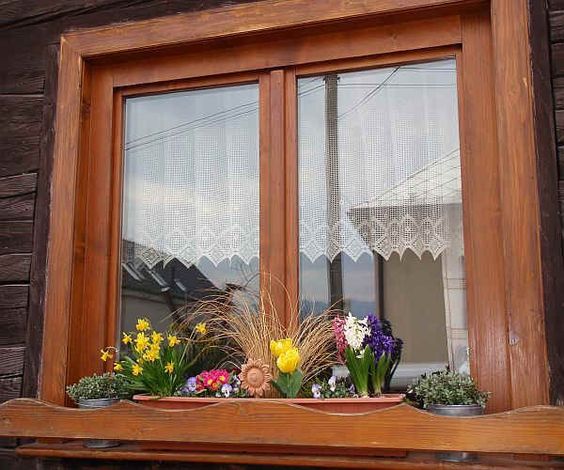 Oprašte truhlíky a připravte je na jarní měsíce – Krásné inspirace na parapety Oprašte truhlíky a připravte je na jarní měsíce – Krásné inspirace na parapety