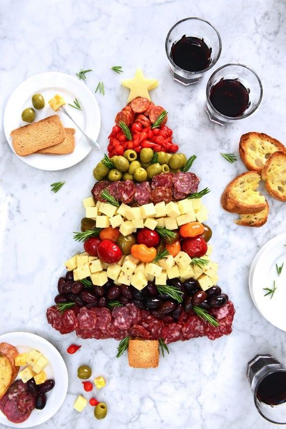 Vánoční stromek přímo na vašem stole a to pouze z jídla! – Inspirujte se Vánoční stromek přímo na vašem stole a to pouze z jídla! – Inspirujte se