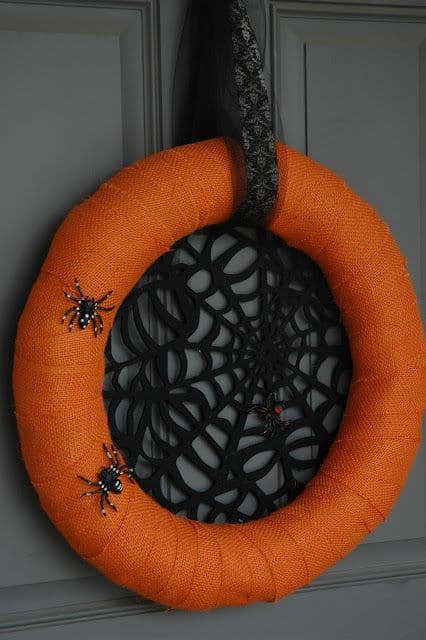 Skvělá zábava pro děti! Vyrobte si Halloweenský věnec na dveře Skvělá zábava pro děti! Vyrobte si Halloweenský věnec na dveře