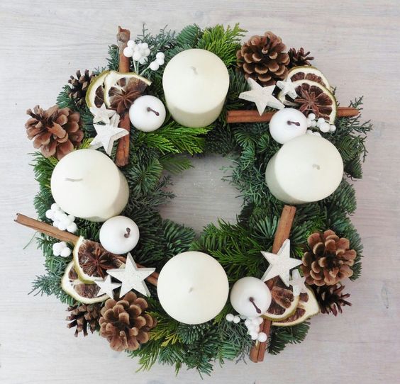 Přidejte do vašeho adventního věnce také jehličí, šišky či skořápky – Výsledek stojí za to! Přidejte do vašeho adventního věnce také jehličí, šišky či skořápky – Výsledek stojí za to!
