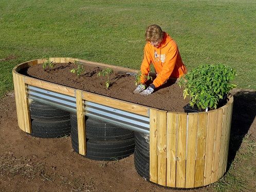 Vzali jsme obyčejný vlnitý plech a využili jej jako květináč – Prima inspirace Vzali jsme obyčejný vlnitý plech a využili jej jako květináč – Prima inspirace