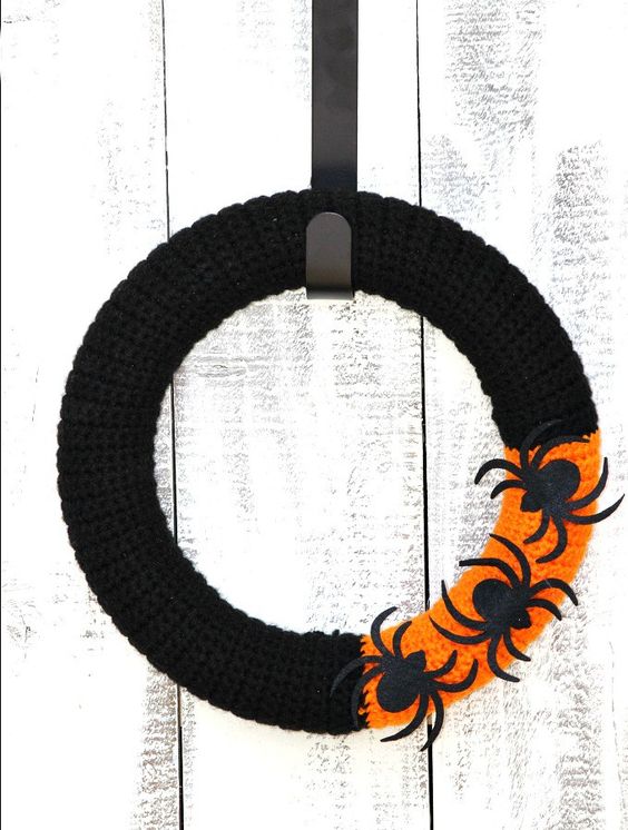 Skvělá zábava pro děti! Vyrobte si Halloweenský věnec na dveře Skvělá zábava pro děti! Vyrobte si Halloweenský věnec na dveře