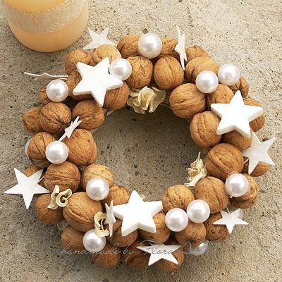 Přidejte do vašeho adventního věnce také jehličí, šišky či skořápky – Výsledek stojí za to! Přidejte do vašeho adventního věnce také jehličí, šišky či skořápky – Výsledek stojí za to!