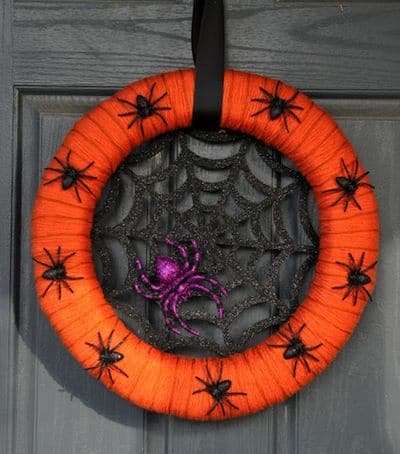 Skvělá zábava pro děti! Vyrobte si Halloweenský věnec na dveře Skvělá zábava pro děti! Vyrobte si Halloweenský věnec na dveře
