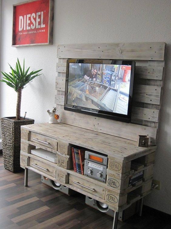 Využijte obyčejné dřevo jako pozadí vaší televize: 20+ skvělých inspirací! Využijte obyčejné dřevo jako pozadí vaší televize: 20+ skvělých inspirací!