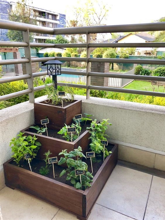 Zkrášlete si balkon květinami! – 20 originálních inspirací, jak na to