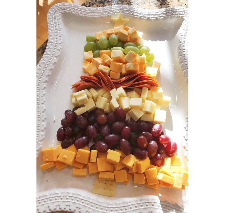 Vánoční stromek přímo na vašem stole a to pouze z jídla! – Inspirujte se Vánoční stromek přímo na vašem stole a to pouze z jídla! – Inspirujte se