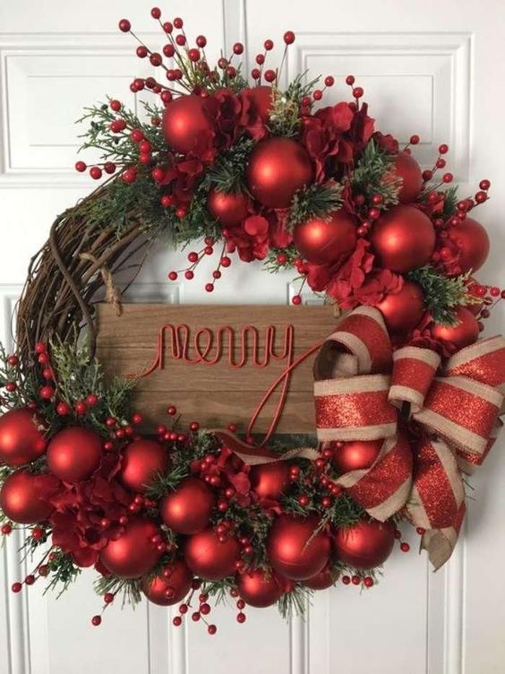 Vánoční koule, jako součást věnce na vchodových dveří – Inspirujte se! Vánoční koule, jako součást věnce na vchodových dveří – Inspirujte se!
