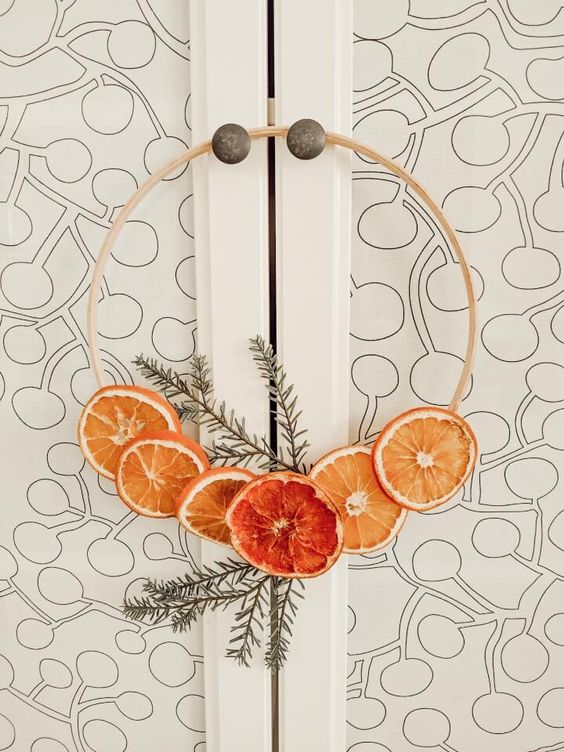 Přidejte do vaší zimní dekorace také usušený pomeranč! Výsledek stojí za to Přidejte do vaší zimní dekorace také usušený pomeranč! Výsledek stojí za to