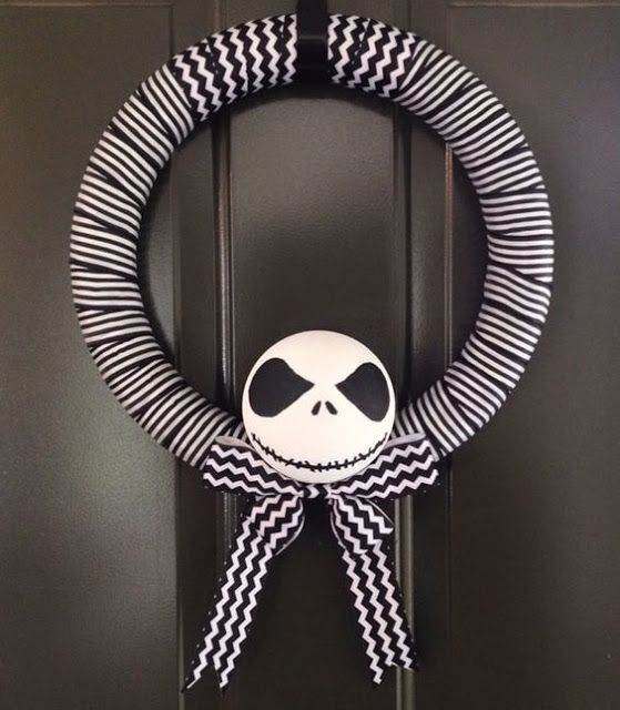 Skvělá zábava pro děti! Vyrobte si Halloweenský věnec na dveře Skvělá zábava pro děti! Vyrobte si Halloweenský věnec na dveře
