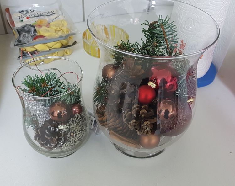 Jednoduché vánoční dekorace, na které vám postačí obyčejná váza! Vánoční dekorace ze skleněné vázy
