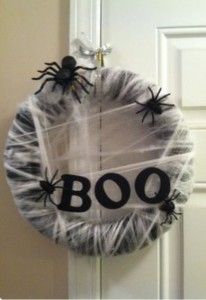 Skvělá zábava pro děti! Vyrobte si Halloweenský věnec na dveře Skvělá zábava pro děti! Vyrobte si Halloweenský věnec na dveře