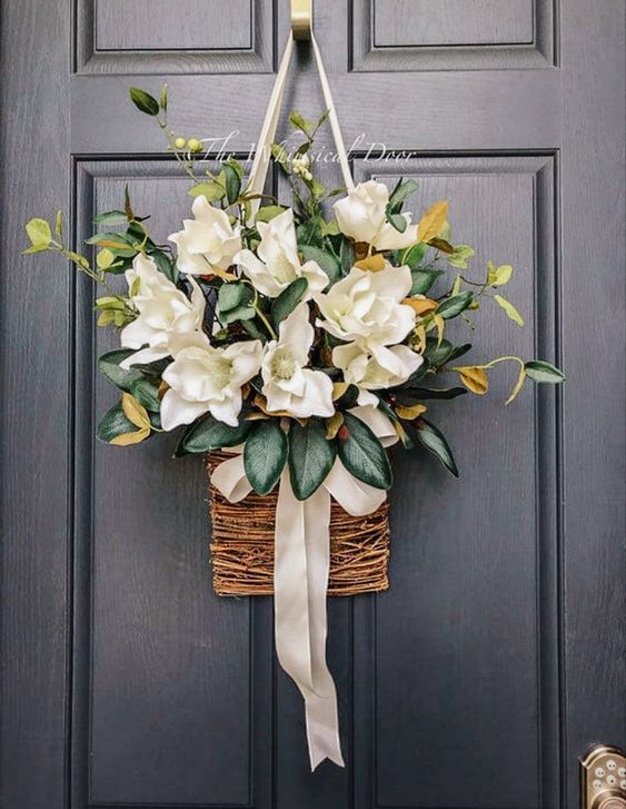 Proutěný košík na Vašich vchodových dveří – Inspirujte se touto jarní dekorací! Proutěný košík na Vašich vchodových dveří – Inspirujte se touto jarní dekorací!