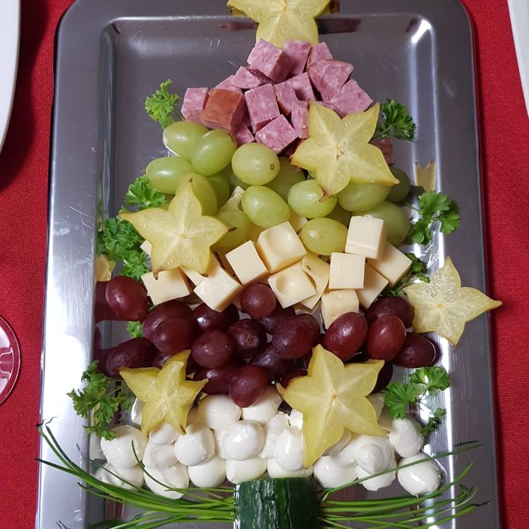 Vánoční stromek přímo na vašem stole a to pouze z jídla! – Inspirujte se Vánoční stromek přímo na vašem stole a to pouze z jídla! – Inspirujte se