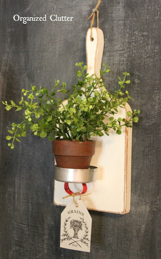 Inspirace pro všechny kutily! Využijte tímto originálním způsobem dřevěné prkénko Inspirace pro všechny kutily! Využijte tímto originálním způsobem dřevěné prkénko