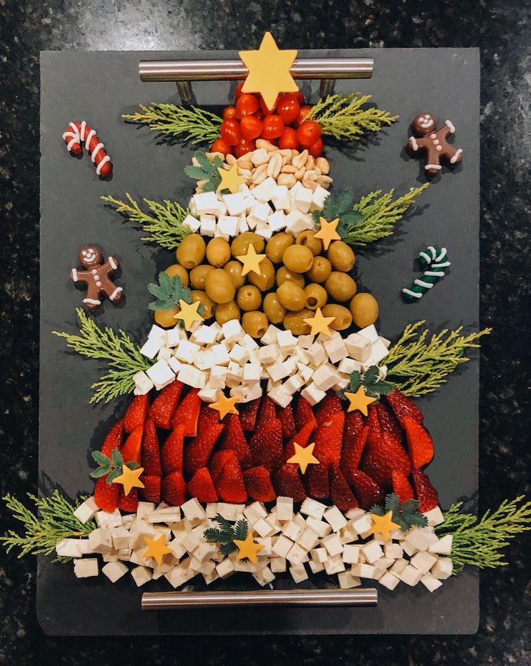 Vánoční stromek přímo na vašem stole a to pouze z jídla! – Inspirujte se Vánoční stromek přímo na vašem stole a to pouze z jídla! – Inspirujte se