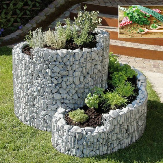 20+ krásných a úchvatných, zahradních spirálovitých skalek – Inspirujte se! 20+ krásných a úchvatných, zahradních spirálovitých skalek – Inspirujte se!