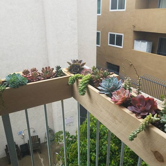 Zkrášlete si balkon květinami! – 20 originálních inspirací, jak na to