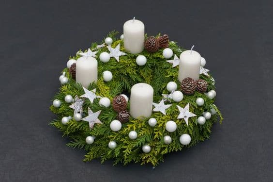 adventní věnec - jehličí 1617 Inspirace na krásné adventní věnce z jehličí – vytvořte si letos vlastní