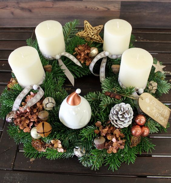 adventní věnec - jehličí 3 Inspirace na krásné adventní věnce z jehličí – vytvořte si letos vlastní