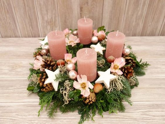 adventní věnec - jehličí 5 Inspirace na krásné adventní věnce z jehličí – vytvořte si letos vlastní