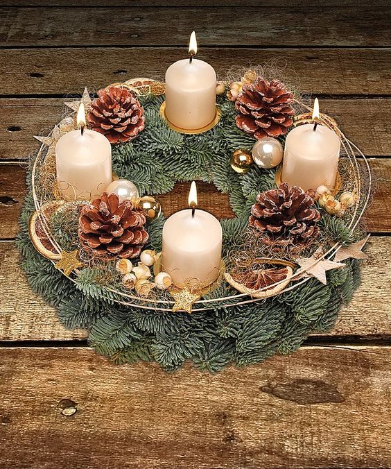adventní věnec - jehličí 6 Inspirace na krásné adventní věnce z jehličí – vytvořte si letos vlastní
