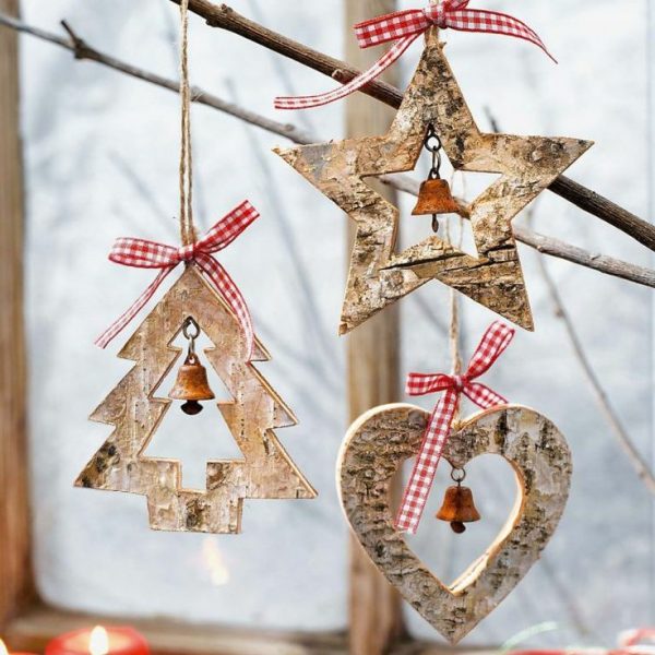 březová kůra a dřevo 7 Zimní dekorace vytvořené z březové kůry a dřeva – krásné přírodní nápady