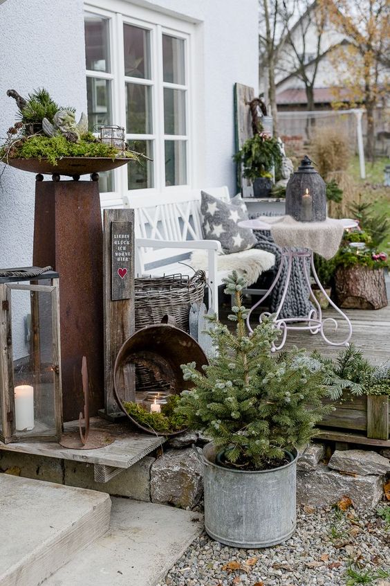 veranda a balkón - zimní dekorace 21 Zimní balkóny a terasy – 20+ inspirací na krásnou výzdobu