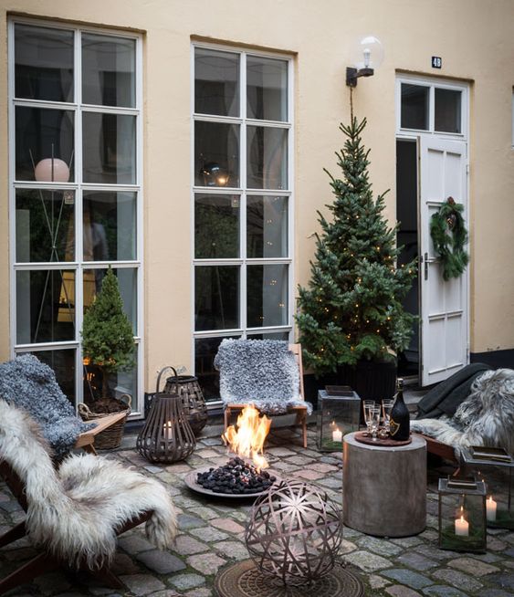 veranda a balkón - zimní dekorace 8 Zimní balkóny a terasy – 20+ inspirací na krásnou výzdobu